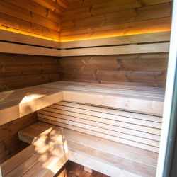 Sauna Exterior de Vapor HOLLS'S Onyxia Cube Thermowood para 4 Personas